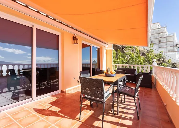 Home2book Amazing Sea Views, Terrace & Pool 아파트